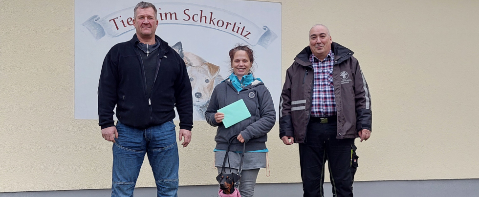 Übergabe der Spende an das Tierheim Schkortitz